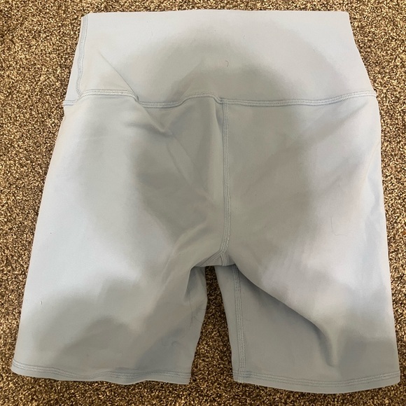 EUC🩵ALO YOGA🩵AIRBRUSH ONE STRAP SHOULDER BRA & AIRBRUSH SHORTS SET - Picture 6 of 9